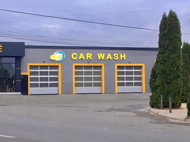 Car wash and cafe