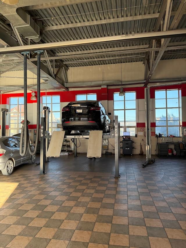 NifestCom Centru Auto